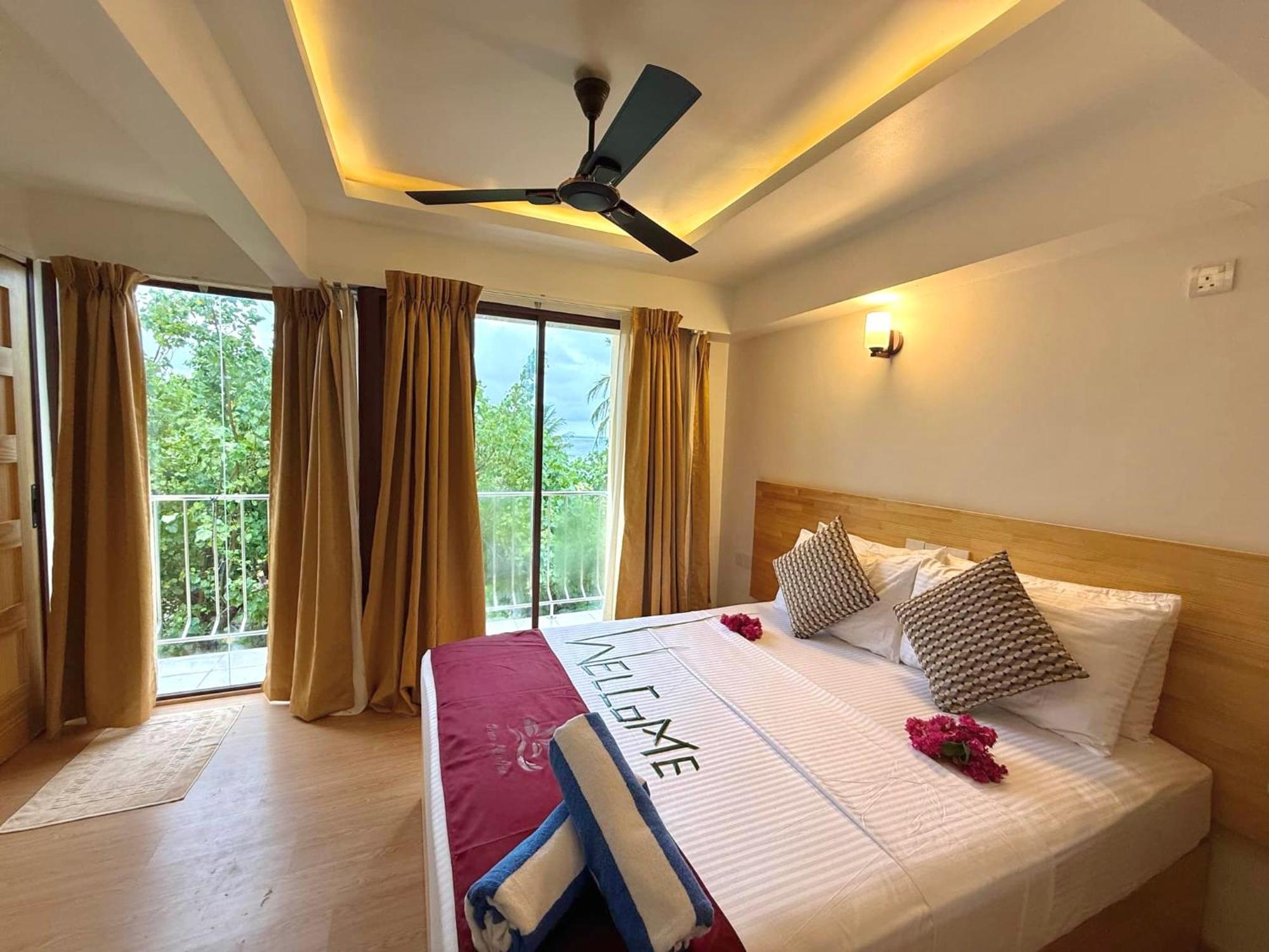 Ocean Lilly Inn Hangnaameedhoo エクステリア 写真